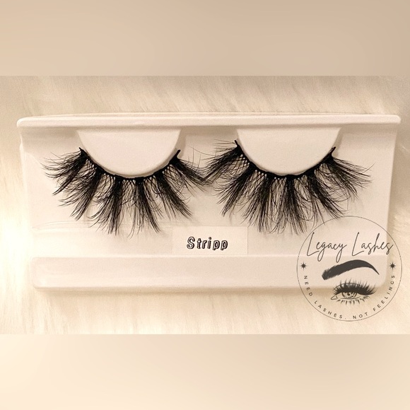 Stripp- Full but Natural Looking 🥰 - Picture 3 of 3